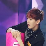 [EXO] 변백현 이 <b>사진</b>에 <b>손</b> 너무 이쁘다....
