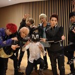 [틴탑] 얘넨 무슨 단체사진도 어수선하냐