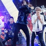 [EXO] 경수는 폭탄에 맞고 다른 멤버들은 <b>방어</b>자세를 취함