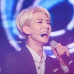 [EXO] 오세훈 <b>겁나</b> 해맑게 웃는 사진이나 봐라