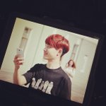 [EXO] <b>경수</b>가 들고 있는 폰 누구꺼야?