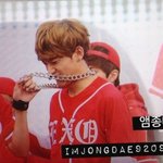 [EXO] <b>김종대</b> 변백현이 목걸이 잡아 당기니까