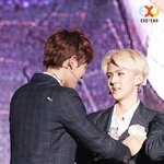[EXO] 찬열아 너 또 땀 닦은 <b>휴지</b> 세훈이한테 꽂아주는거 아니지?
