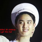 [exo] 도경수 모자 너무 <b>정직</b>하게 쓴거 아니냐
