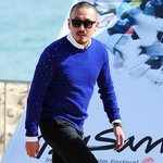 말벌도 두렵지 않은 상남자 하정우ㅋㅋㅋㅋ