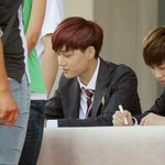 [exo] 교복 마이를 입었을때와 안입었을때의 김종인 <b>갭</b>