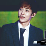 [시우민] 슈밍 티셔츠 던질때 물묻혀서 <b>던짐</b>