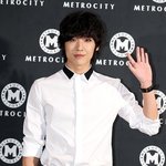 섹시 아이돌 <b>이준</b> 모델 포스 풍기는 듯