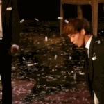 [exo] 김종대 입에 종이<b>가루</b> 들어가서....