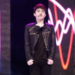 [EXO] 도경수 완전 직각어깨네....