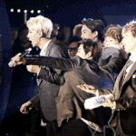 [EXO] <b>김준면</b> 김종대 잘 던지네