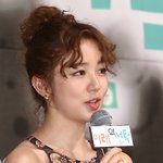 뽀글머리에 <b>밀착</b>형 원피스 윤은혜! 로코코 여왕같아~