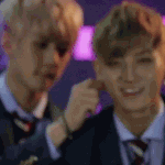 [EXO] <b>타오</b>의 치렁치렁한 피어싱이 신기한 오세훈