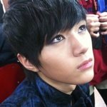 <b>날렵</b>한 턱선의 男아이돌 셀카 모음