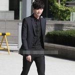 일어나자마자 <b>행사</b> 온 것 같은 이종석