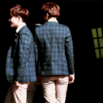 [EXO] 원마운트 수줍게 브이하며 지나가는 경수