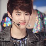 진한 눈썹의 <b>미남상</b> 男아이돌