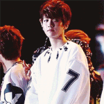 [EXO] 무심하게 <b>손인사</b> 날리는 큥