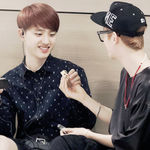 [exo] 과자 나눠먹는 도경수 <b>변백현</b>