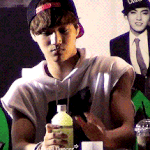 [exo] <b>김종인</b> 음료수 뚜껑 돌리는거 ㅋㅋㅋㅋㅋㅋ