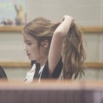 [아이유] 머리묶는 아이유 <b>옆모습</b> =