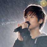 <b>특색</b>있는 목소리를 가진 남자 아이돌