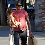 딸내미 볼에 아주 연신 뽀뽀하는 <b>베컴</b>