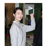 <b>수수</b>한게 더 예쁜 설리 공항패션