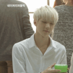 [EXO] 세훈이가 저 화장품 들고있으니까 구매<b>욕구</b> 살아남