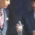 [EXO] 도경수 물을 왜 저렇게 <b>공손</b>하게 줘?