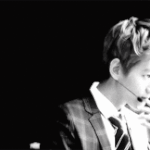 [EXO] <b>무대위</b>에서 장난치는 찬열 백현