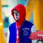 [EXO] 오늘 백현이 <b>뿔테</b>안경에 빨간후드 ㅠㅠㅠㅠ