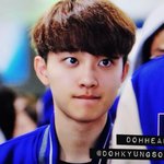 [EXO] 김공 입국 <b>입술</b>꾸욱 귀요미 도경수