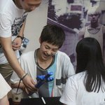 [exo] 팬<b>한태</b>장난감칼받고좋아하는시우민