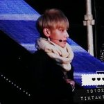 [EXO] 공항에서 준<b>면</b>이가 <b>한</b> 목도리 타오가 하고 나타남