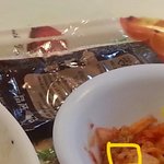 [개빡침] 사진有) 한* 도시락에서 구더기 <b>추정</b> 이물질