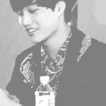 [EXO] 곰<b>인형</b> 선물 받고 좋아하는 김종인
