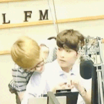 [EXO] 려욱 선배님께 <b>애교</b>부리는 종대