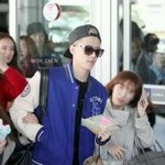 [EXO] <b>공항</b>에서팬들이막만져대?