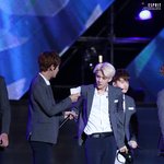 [EXO] 아송페때 또 행커칩 만들어준 찬열이