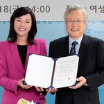 <b>kt</b> 이석채 회장, 여가부와 함께 사회 경제 확대 시켜...