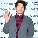 왕 거대한 옷핀 달고 온 투에이엠 <b>창민</b>