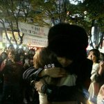 [빅뱅] 팬 꽉껴안아주는 <b>지디</b>
