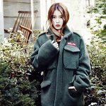 묘한 분위기의 아이유 새 화보 모음
