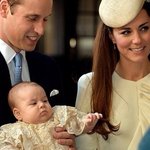 엄빠 품에 안겨서 유아 세례 받는 왕세손 <b>조지</b> 왕자