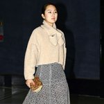 추울까봐 꽁꽁 싸맨 것 같은 윤진서 최근 패션.........