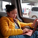 병아리패딩입고 대본연습중인 김유정! 악 귀여워!!!