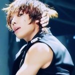 치명적인 섹시 <b>눈빛</b>의 아이돌