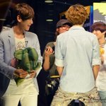 [exo] 메이크업받는 <b>찬열이</b>