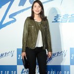 가죽 <b>자켓</b> 입고 청순함 뽐내는 이보영